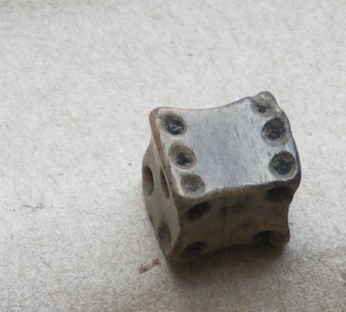 Archeologické nálezy. Hrací kostka