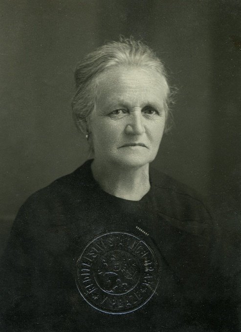 Gabriela Křenková *1878, svobodná učitelka ve školce  a její sestra Marie *1873, provdaná Nisnerová
