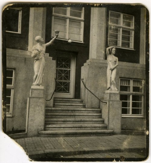 Nové lázně postavené roku 1931, koupili manželé Nejezchlebovi (foto Josef Tašl
